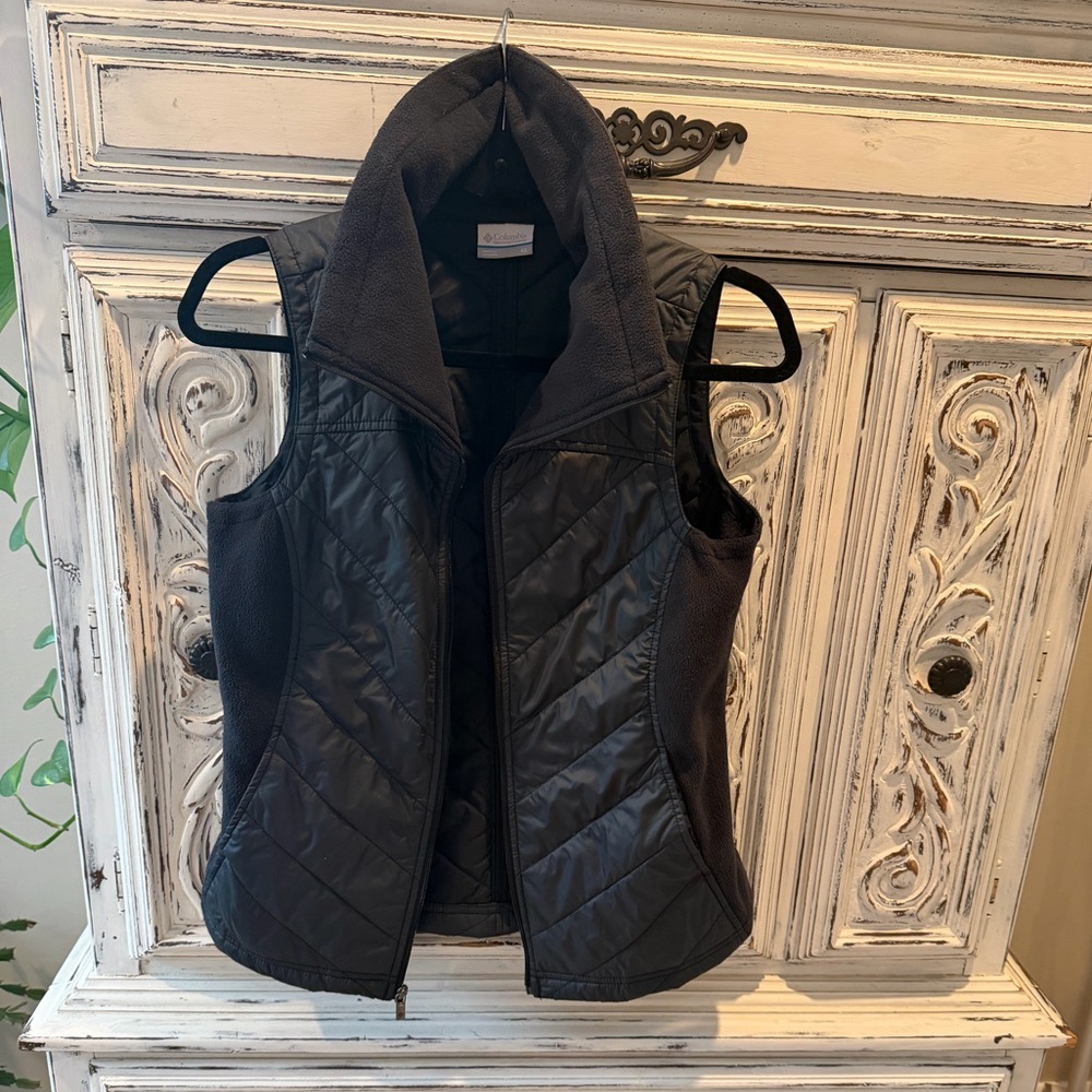 Columbia Women's Black Quilted Fleece-Panel Vest